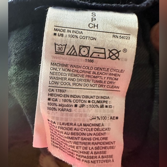 Old Navy Women’s The Classic Flannel Shirt Size Small - Picture 5 of 5